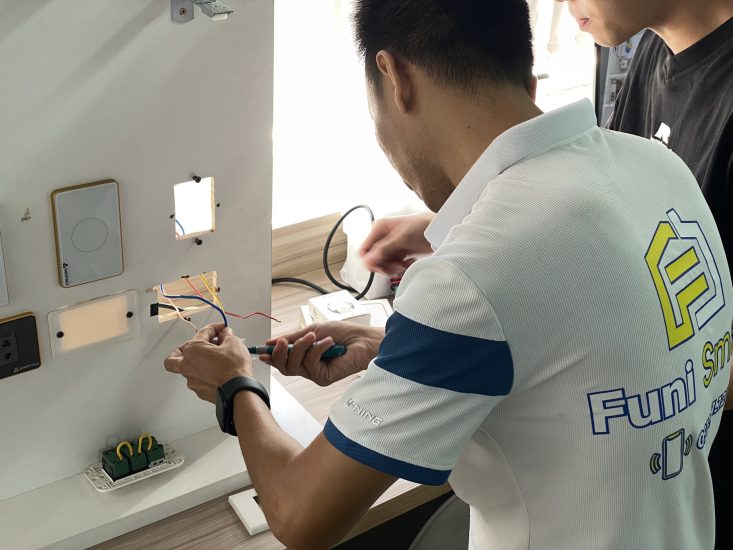 Công tắc điện thông minh Funi Smart Việt Nam lắp đặt