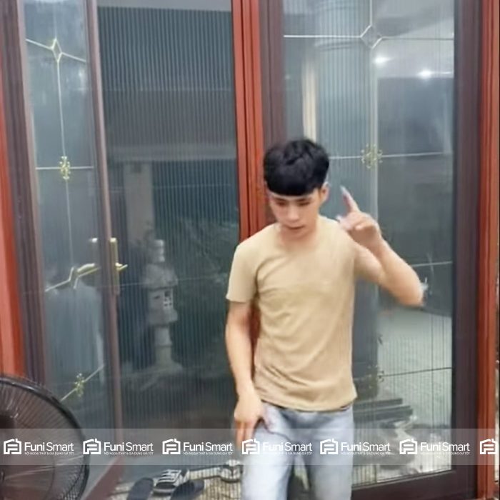 Cửa chống muỗi xếp gọn 2 cánh cho cửa đi, cửa ban công Funi Smart Việt Nam