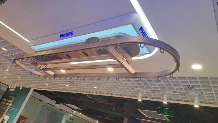 Giàn phơi điện Philips SDR801 gắn trần tại showroom